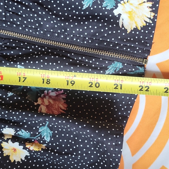 Peplum zip up floral top - Picture 7 of 14